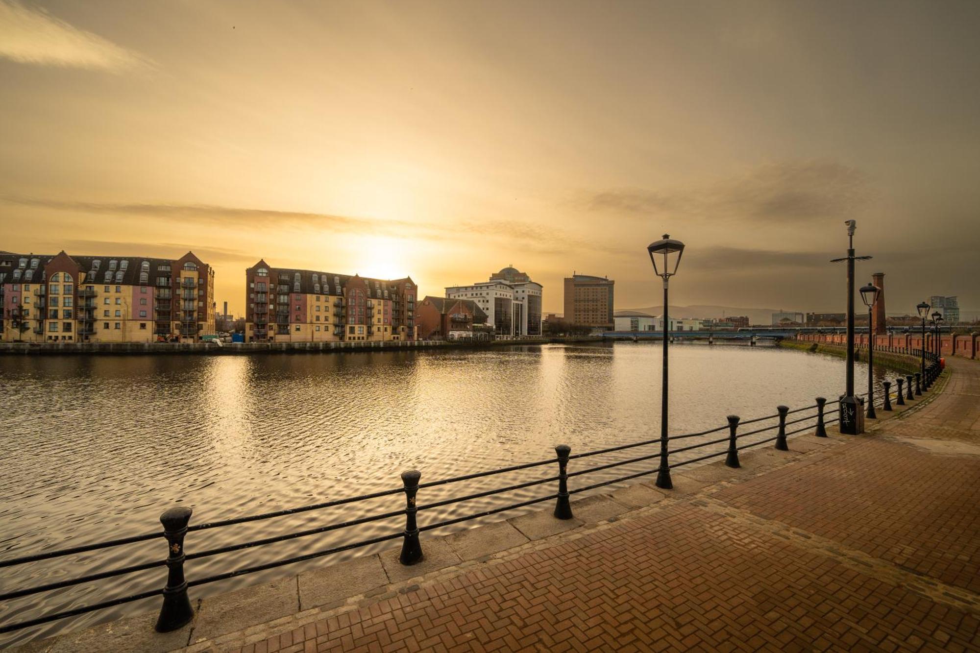 River Side Apartment, City Centre - Beautiful View And Free Parking! Belfast Exteriér fotografie