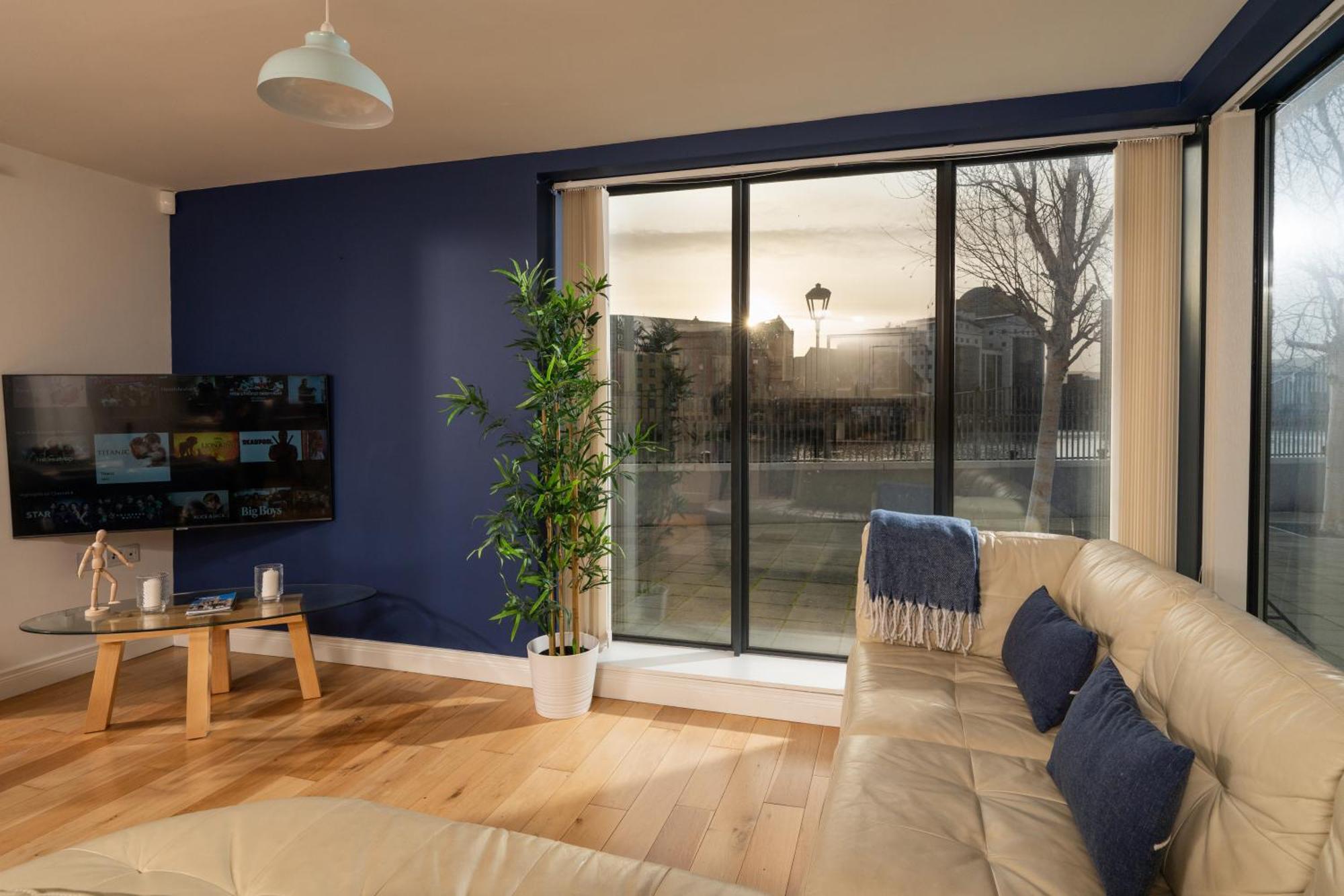 River Side Apartment, City Centre - Beautiful View And Free Parking! Belfast Exteriér fotografie